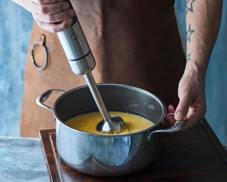 Aardappelsoep met bieslookolie