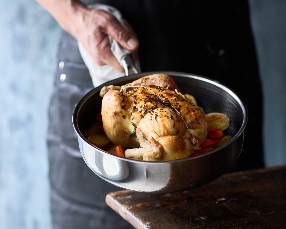 Recept voor hele geroosterde kip met wortelgroenten