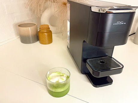 Iced Matcha Affogato – romig matcha dessert met vanille-ijs