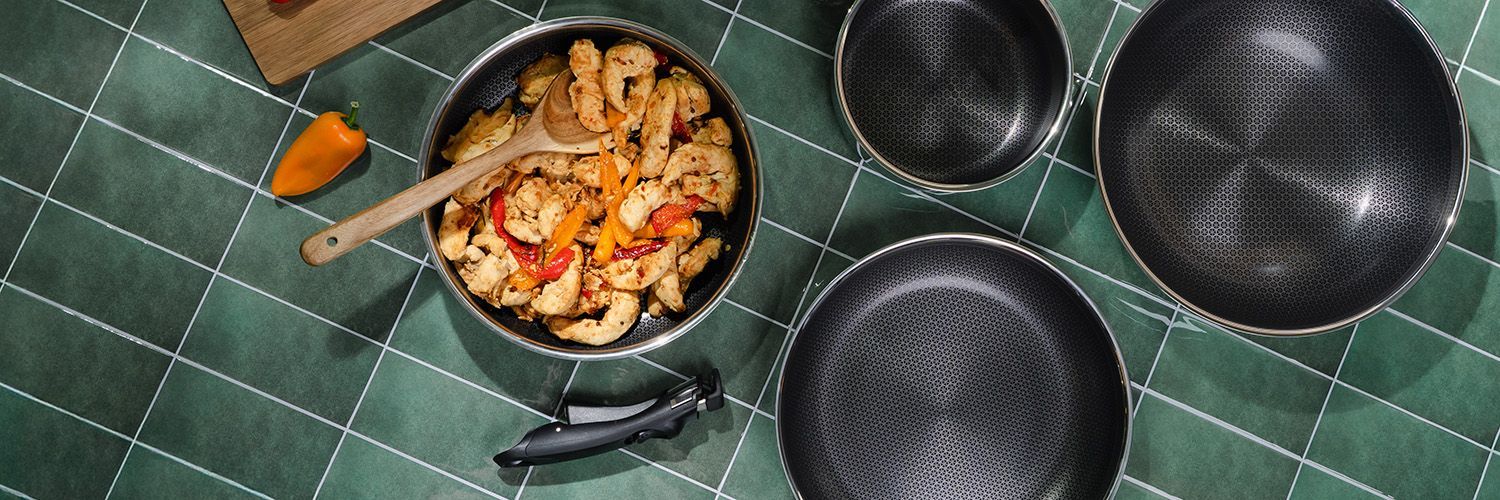 BAK PAN  MET AFNEEMBARE HANDGREEP SET 26CM